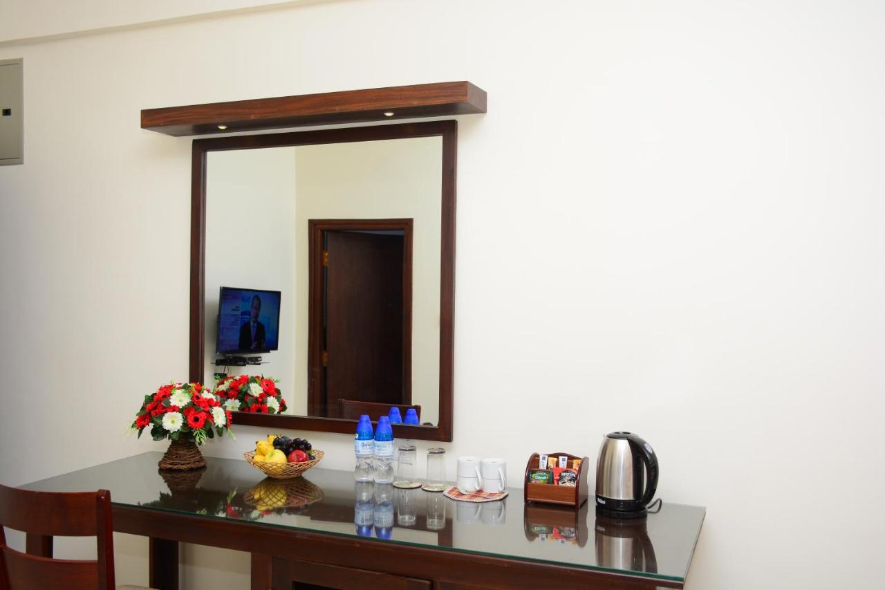Hotel Nelly Marine Colombo Exterior photo