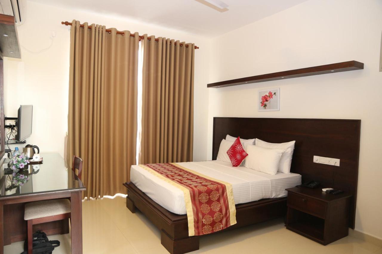 Hotel Nelly Marine Colombo Exterior photo