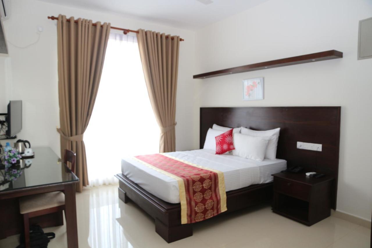 Hotel Nelly Marine Colombo Exterior photo